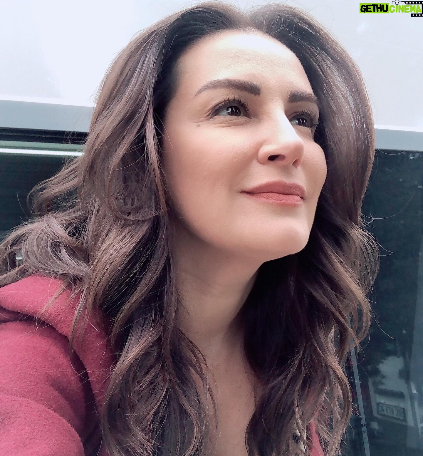 Ayça İnci - 1.1K Likes - Küçük bir An ..Hep o An’da kalmak istediğiniz hiç olmadı mı ??
#karavangünlükleri 🙈✌🏻😉🎬🎥 @uckizkardestvdizisi @kanald @surecfilm
