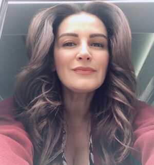 Ayça İnci Instagram - Küçük bir An ..Hep o An’da kalmak istediğiniz hiç olmadı mı ?? 
#karavangünlükleri 🙈✌🏻😉🎬🎥 @uckizkardestvdizisi @kanald @surecfilm