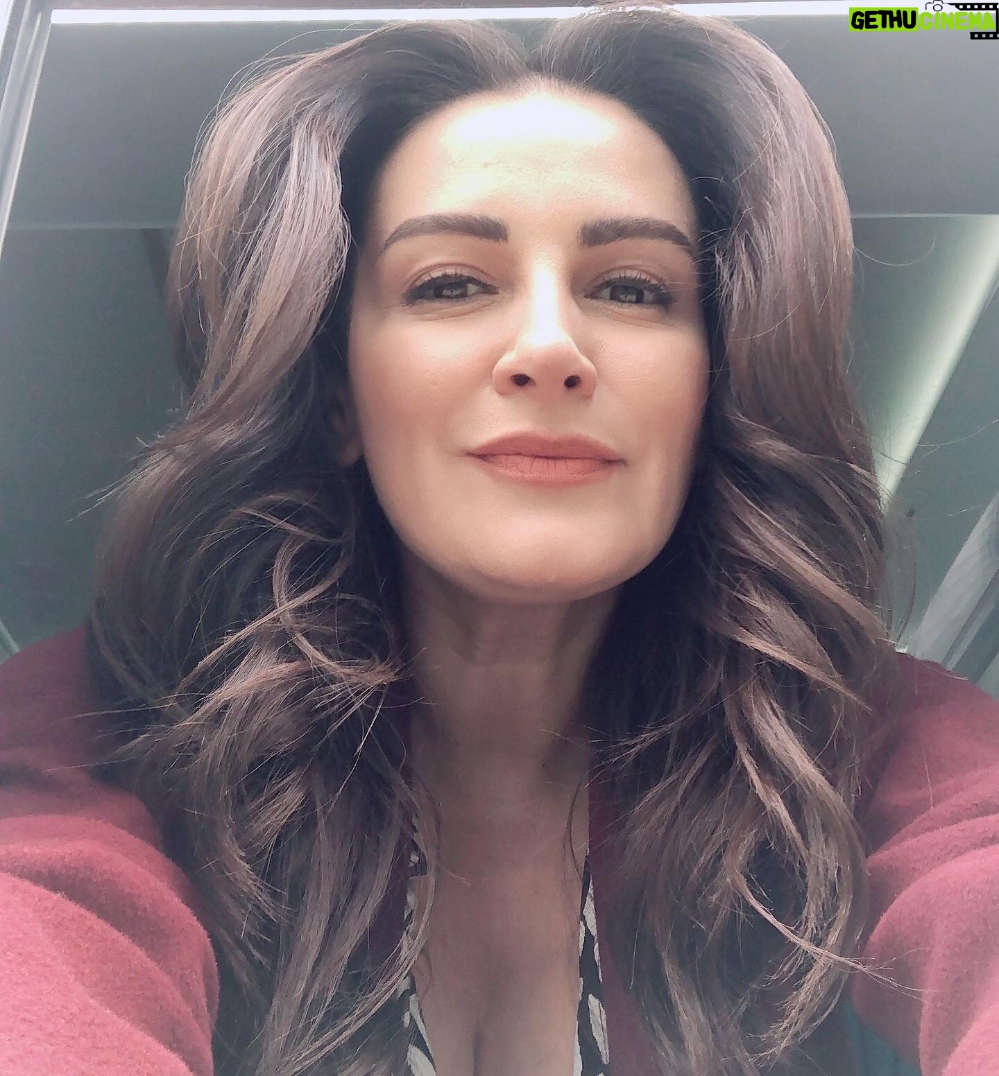 Ayça İnci - 1.1K Likes - Küçük bir An ..Hep o An’da kalmak istediğiniz hiç olmadı mı ??
#karavangünlükleri 🙈✌🏻😉🎬🎥 @uckizkardestvdizisi @kanald @surecfilm