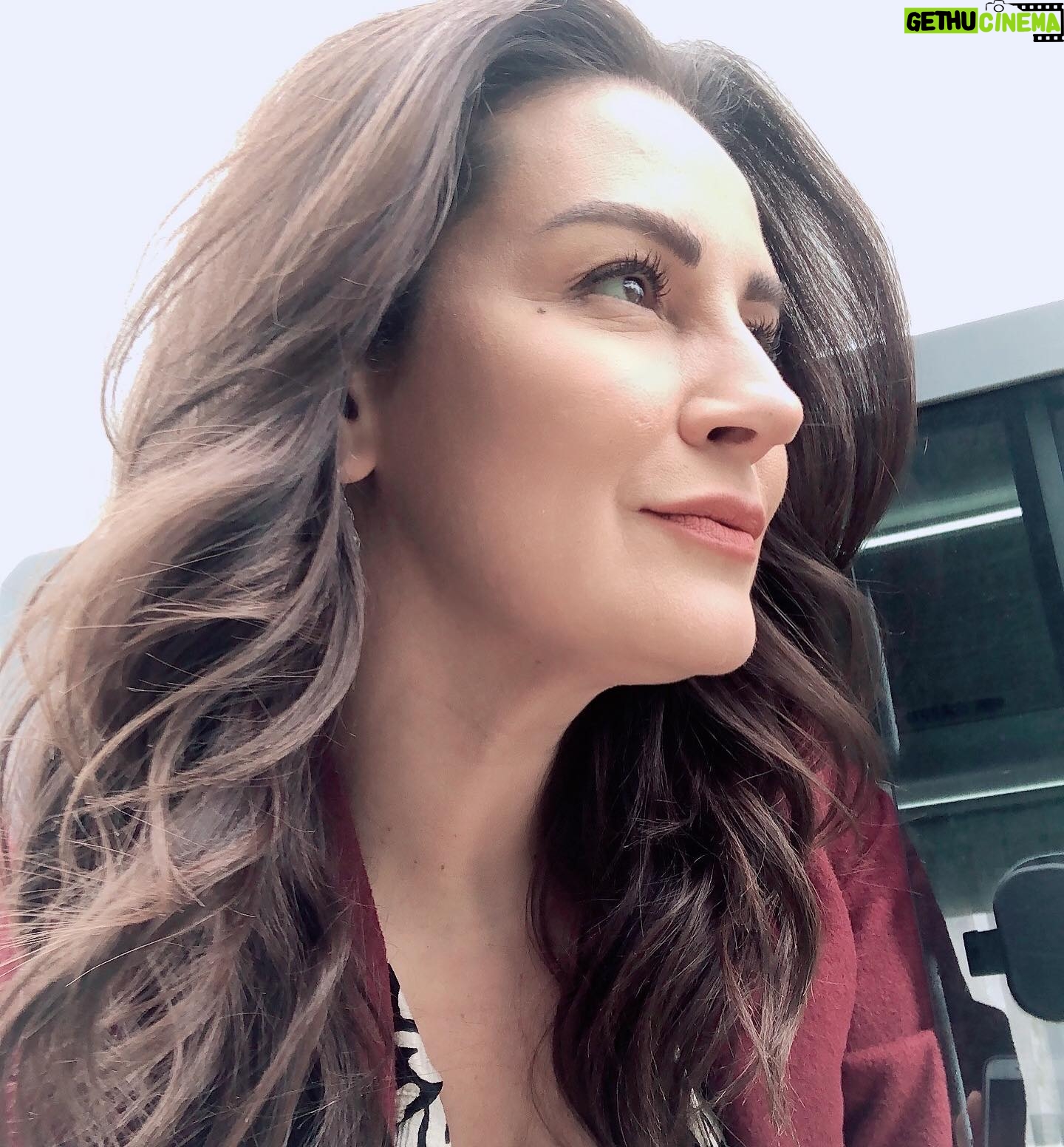 Ayça İnci - 1.1K Likes - Küçük bir An ..Hep o An’da kalmak istediğiniz hiç olmadı mı ??
#karavangünlükleri 🙈✌🏻😉🎬🎥 @uckizkardestvdizisi @kanald @surecfilm