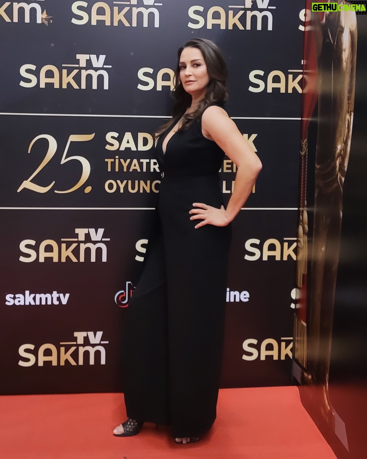 Ayça İnci - 1.1K Likes - 25. Yıl nasıl duygusu yoğun bir gece.. Nicelerine @keremalisik 🤍🧿✌🏻🙏🏻
Onlar görüyor #sadrialışık #çolpanilhan #atillailhan #sevdaderdağ 💫🌟🌟✨ @sakm_online @sakm_akademi