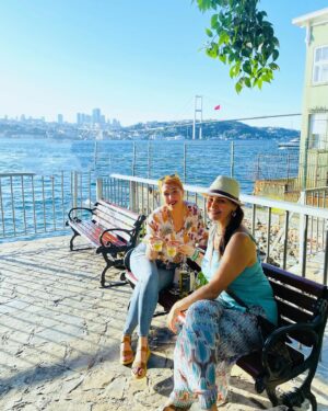 Ayça İnci Instagram - Memories go, stay photos 🍇🥂🩵