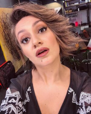 Aycan Koptur Instagram - #CinayetSüsü ‘ne süslendim 😏♥️.
.
Make-up: @fekubra 🔪.
Hairstylist: @ertan_altun 🕸