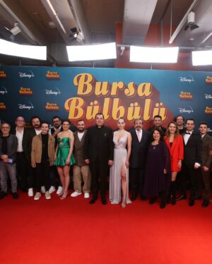 Aycan Koptur Instagram - İçinde olmaktan büyük gurur duyduğum #BursaBülbülü galamız dün akşamdı 🤩 
Bu da gala #dump ıdır be 🍀

Beni baştan yaratan @fekubra ve @nilayko iyi ki varsınız! 🫠♥️
Ayrıca @maison.ju ‘ya teşekkür ederim 🥹🫶🏼

@bkmonline @disneyplustr