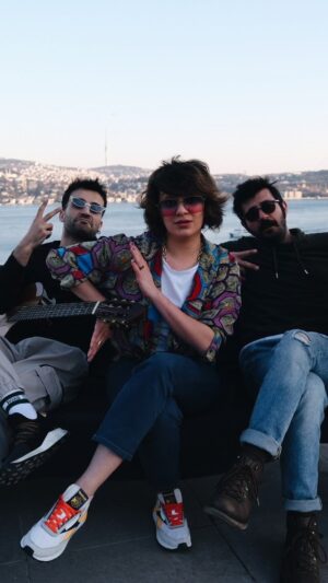 Aycan Koptur Instagram - Edis gömleği ✅
Martı ✅
Twerk ❌

@edisgorgulu #edismartılar #edis #martılar 

@berkaytulumbaci  @ayca_koptur_  @yigitcakir