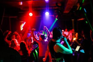 Aycan Koptur Instagram - ERASMUS 2022!
Biz ne yaşadık böyle?
Bu kadar eğlenilir mi?
Geceden çıkamıyoruz!

@yolo.enter Yine inanılmaz bir party yaptı 🫠 çıktığımız en güzel sahnelerden biriydi 🥹! Çok mutluyuz, hemen tekrarlansın 🫶🏼.
.
Gecenin mimarı @melisisiten 💘.
Benim mimarım @fekubra ❤️‍🔥.
Star parçalarım @flawwomen 🤍.
Ekip arkadaşlarım @deniz_kunay @canberkcebecioglu @firat_pakyurek @obuzgokhan_ 💚💛🧡💙.
Bu güzel fotoğraflar @alco.jpeg 💕.
