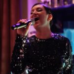 Aycan Koptur Instagram - Yeni bir serüven başladı ☺️✨ 📍: @nisantasizihni 🎥: @eemrer 👗: @nilayko 💄&🪮: @fekubra 🥁: @atakanyanar 🎷: @tolga_ilhann 🎸: @toz_ersin