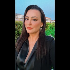 Ayçin İnci Instagram - Bugün benim doğum günüm 🎂 03.05.2024 🍀💫 Bir kaç gün önce ailemle beraber Cunda’da ablamın doğum gününü kutladık. Bu da bana 3 gün önceden gelen bir hediye oldu. 💝 Ailem ve dostlarım benim için her şeyden kıymetli. Bu yeni yaşımın bana hayallerimi gerçekleştirebilmek için uğur getirmesini diliyorum. Hepinize sevgiler. 💞💓💗💘💖