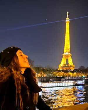 Aydan Taş Instagram - 🌹🗼 Imaginer c’est choisir🗼🌹 … et c’est fini. ( Hayal etmek seçmektir… ve bitti.)

#atsonfotoyufava 👼