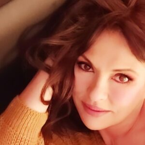 Aydan Şener Instagram - Ïyiliklerle dolu güzel bir güne uyanmamız dileğiyle..🙏💞 iyi geceler..❣