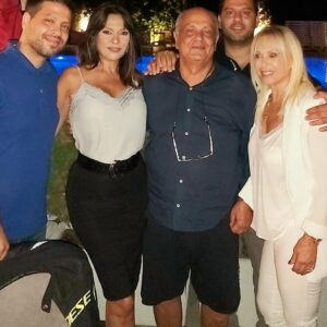 Aydan Şener Instagram - Çook sevdiklerim..❤Mutlu yıllarr canım #nevin sayhan 👏👏❣#mehmet sayhan @serdarsayhan @cengizsayhan @mervekotilll @seminseyrekoglu @ferahsayhan @selin.ozaslan