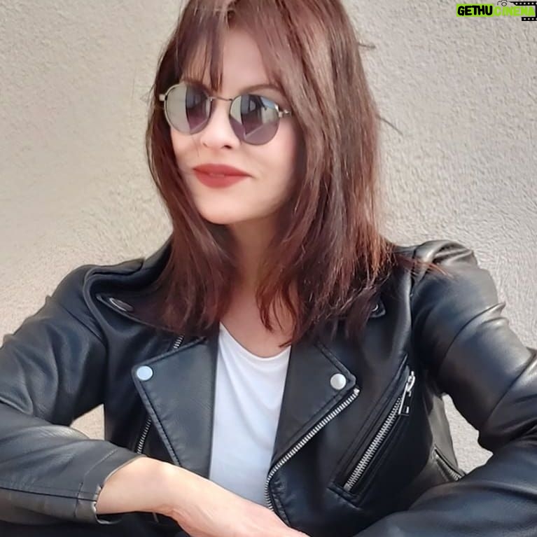 Aydan Şener - 13.6K Likes - Her zaman eğer kadınlar yönetseydi dünya çok daha şiddetsiz,savaşsız,yaşanılır bir yer olurdu diye düşünürüm..Kadınların hayatın her alanında daha çok var olacağı,asla hiçbir şekilde şiddet görmeyeceği bir dünya dileğimle tüm kadınlara kucak dolusu sevgiler..❤ #8martdünyakadınlargünü