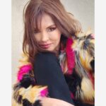 Aydan Şener Instagram – Mutlu bir hafta,iyi bir akşam dilerim..🙏Sevgiler hepinize..🙋♀️🌹🌺💕#kürkdeğilpeluştabii 🥰
