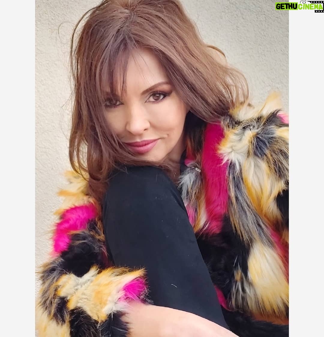 Aydan Şener - 12.3K Likes - Mutlu bir hafta,iyi bir akşam dilerim..🙏Sevgiler hepinize..🙋♀️🌹🌺💕#kürkdeğilpeluştabii 🥰