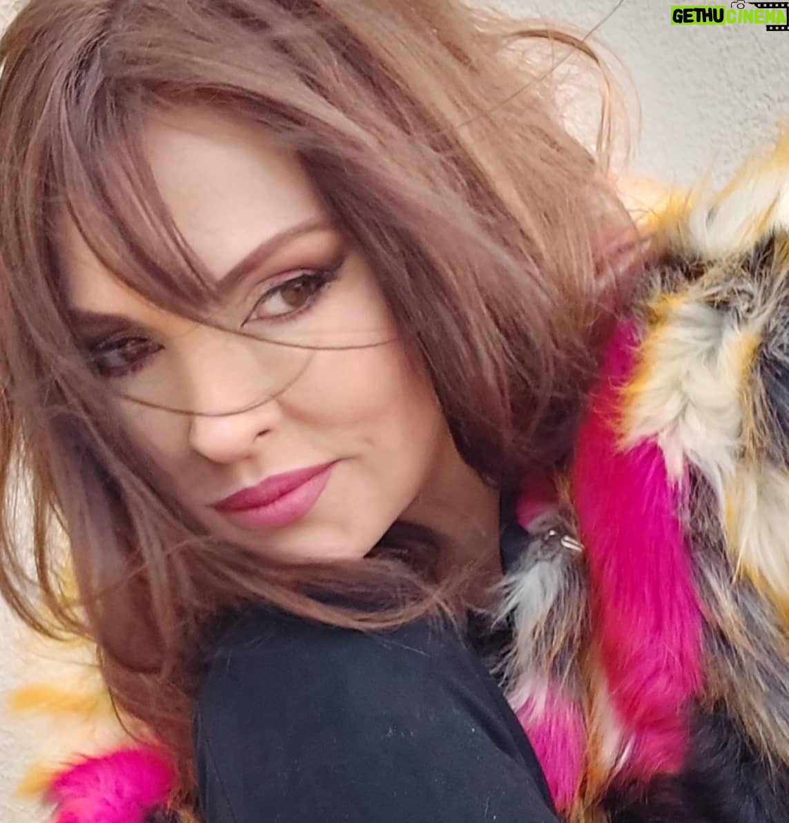 Aydan Şener - 12.3K Likes - Mutlu bir hafta,iyi bir akşam dilerim..🙏Sevgiler hepinize..🙋♀️🌹🌺💕#kürkdeğilpeluştabii 🥰