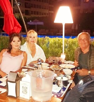 Aydan Şener Instagram - Benim çook değerlilerim..❤sizi çook seviyorum..💞💕 #nevin sayhan #mehmet sayhan #alkent #ömürlük 
#dostlarim❤