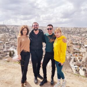 Aydan Şener Instagram - Bir turnenin ardından..#kapadokya 🙋‍♀️💞❣️@burcinbildikofficial  @buyukpinaremre @reyhanaydinsel