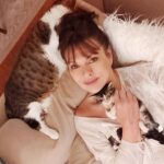 Aydan Şener Instagram - Güzel bir güne uyanmamız dileğiyle..🙏iyi geceler..💞😺😻😽❣