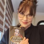 Aydan Şener Instagram - Kaliteli duruşu,olağanüstü oyunculuğu,sıcacık kişiliği,samimî dostluğuyla tanımış olmaktan son derece mutluluk duyduğum benim canım dostum @sevtapcapan nefis bir müzikal yazmış..Emeğine sağlık Sevtap'ım..❤ #peri kız mūzikali..