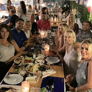Aydan Şener Instagram - Çook sevdiklerim..❤Mutlu yıllarr canım #nevin sayhan 👏👏❣#mehmet sayhan @serdarsayhan @cengizsayhan @mervekotilll @seminseyrekoglu @ferahsayhan @selin.ozaslan