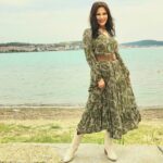 Aydan Şener Instagram – Güzel bir akşam,mutlu bir hafta diliyorum hepimize..🙋‍♀️💐🌹💕photo @makeupmeryemkalkan #ayvalik