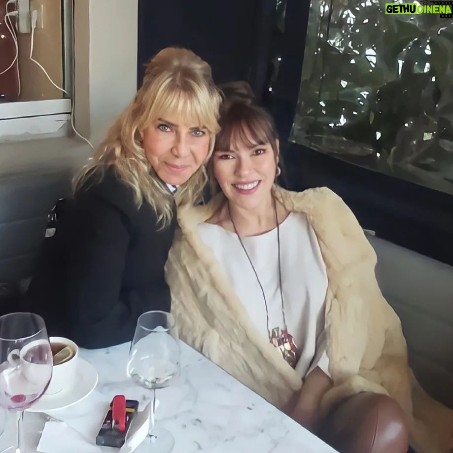 Aydan Şener Instagram - Nice sağlıklı,mutlu yıllara güzel arkadaşım..🙏🧿❤ @sibelilkizofficial
