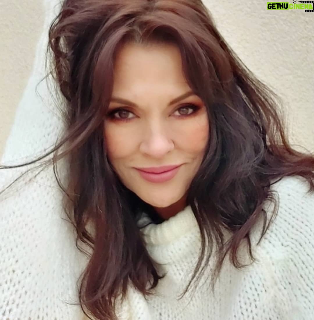 Aydan Şener - 14.1K Likes - Mutlu,umutlu,huzurlu bir hafta sonu dilerim..🙋♀️❣💞