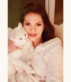 Aydan Şener Instagram - Pamuk ve ben hepinize iyi akşamlar dileriz..🙏😻😽❣💞