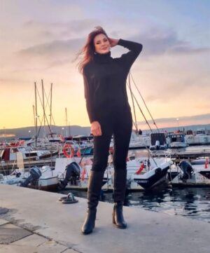 Aydan Şener Instagram - Huzurlu,güzel bir akşam dilerim hepinize..🙏🙋‍♀️🌺💞