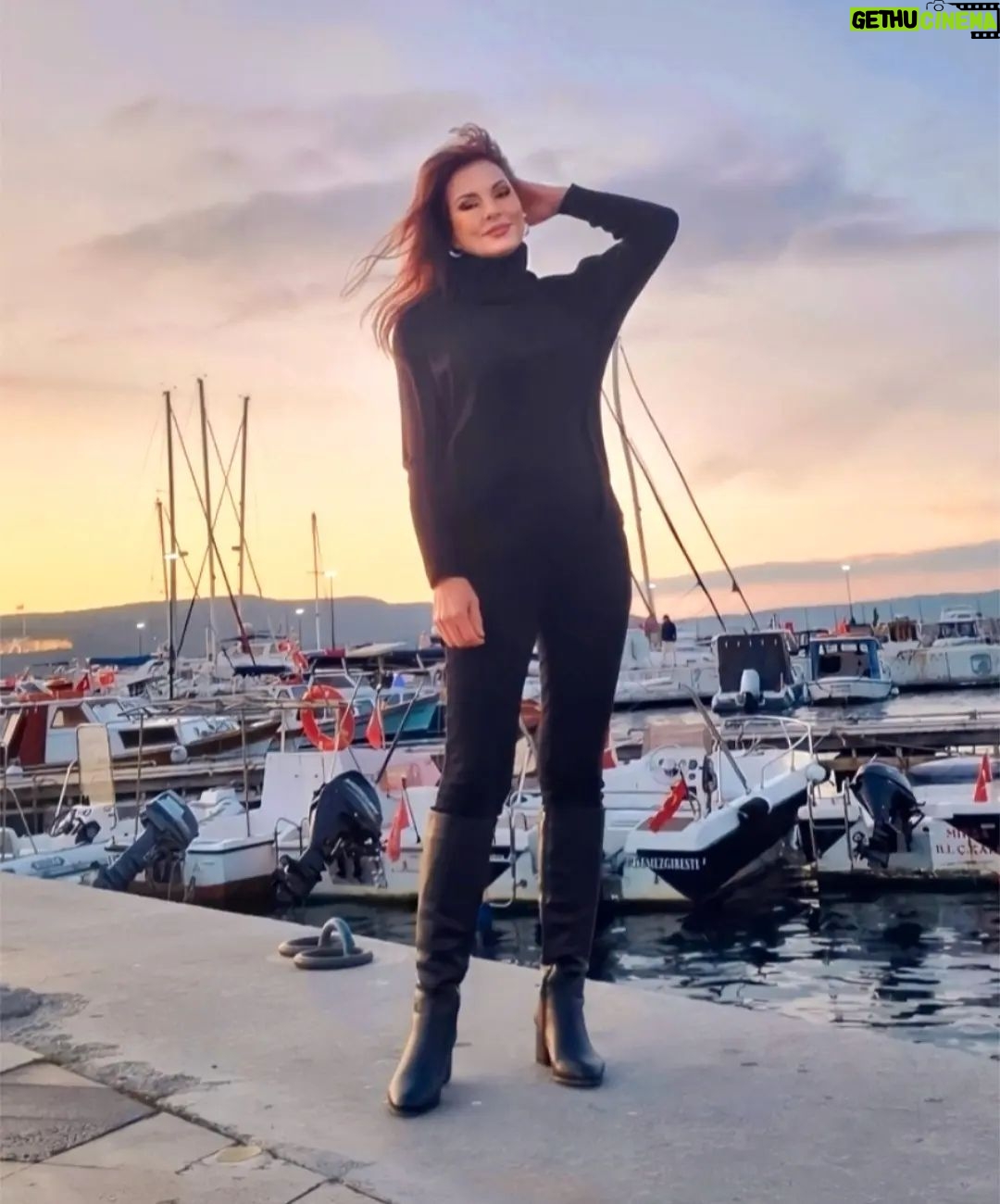 Aydan Şener - 11.9K Likes - Huzurlu,güzel bir akşam dilerim hepinize..🙏🙋♀️🌺💞