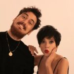 Aydilge Instagram – Evrencan ile beraber söylediğimiz harika bir şarkı geliyor yakında… Aslında gayet cool bir klip çekme niyetindeydik ama bir araya gelince çok ciddi kalamadık galiba😁 Fakat gerçekten harika bir şarkı geliyor. Özellikle siz de bizim gibi gösteriş ve kibirden, sahte insanlardan, yapay ilişkilerden bıktıysanız, bu şarkı size iyi gelecek😇 “Sahte Öpüşler ” 24 Kasım ‘da sizlerle #aydilge #evrencangündüz

📸 : @portrelab