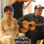 Aydilge Instagram - Canı acıyanlar için çaldık bu gece.... Sevgili @cemsarioglu ziyaretime geldi. Hasta ziyareti kısa olur dedi ama çalmadan duramadık. Umarım size de iyi gelir... .Bilmeyenler için şarkımın ismi Akşam Çöktü Kalbime (Acıtıyor acıtıyor) #aydilge