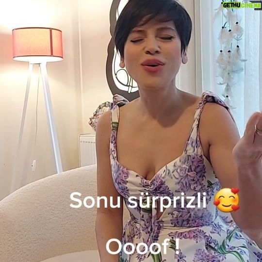 Aydilge Instagram - Tek kelimeyle duygu durumum budur diyenler burada mı :) İlk albümden çok sevdiğim bir parçamı paylaşmak istedim sizlerle.. İsmi şaşıracaksınız ama Yanıyor:):): Spotify'da tüm albümü dinleyebilirsiniz:)