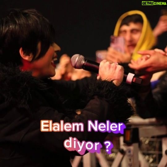Aydilge Instagram - El alem ne der demeden kendi olmaya cesaret eden herkesle bir gün el ele söylemek dileğiyle... Tabi başkalarının sınırlarına ve değerlerine saygısızlık etmeden 💝 #aydilge #kendiyolumagidiyorum 8 Mart 2024 Bursa Osmamgazi