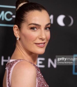 Ayelet Zurer Instagram - Astronaut earrings
@chiarabonilapetiterobe sparkle 
@yanivkatzav glam squad and the #moonhaven premier celebration 🍾 Thanks you all for the birthday blessings!!! 
The show will air July 7th on @amcplus 
Enjoy the ride… GRATS and SIZZEL (moon words)
💎💙