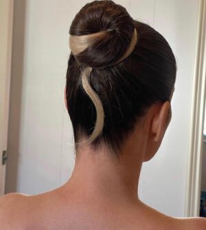 Ayelet Zurer Instagram - Astronaut earrings
@chiarabonilapetiterobe sparkle 
@yanivkatzav glam squad and the #moonhaven premier celebration 🍾 Thanks you all for the birthday blessings!!! 
The show will air July 7th on @amcplus 
Enjoy the ride… GRATS and SIZZEL (moon words)
💎💙