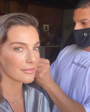 Ayelet Zurer Instagram - Thank you for all the wonderful, thoughtful questions on a zoom press day:)
#Moonhaven 3rd episode just dropped.!!!!!
What was your favorite scene? 
@amcplus 
@yanivkatzav glam💥💕
#moonhaven #episode3 #puzzle-solving #sci-fi #drama #thrieler #moon #nature