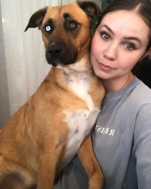 Ayla Kell Instagram - Daily dose of Ocho 😁

Also visual evidence of why I always have dog fur on me…