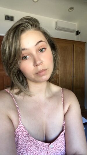 Ayla Kell Instagram - Anyone else? 😵‍💫