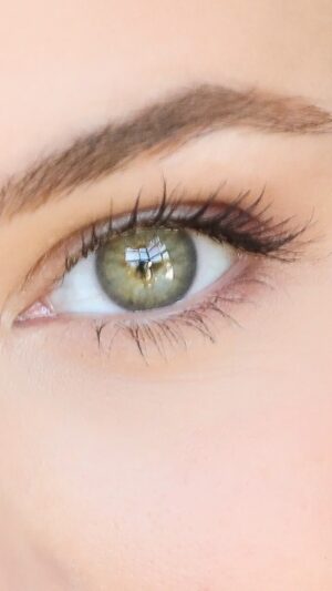 Ayla Kell Instagram - I love this trend 💚 

📸: @kennethdolinphotography 

#eyecolorchallenge #greeneyes #greeneyeaesthetic