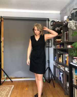 Ayla Kell Instagram - My full body slate also includes a home tour 😅

These are all the reject photos so let’s call this carousel “what is my body doing tho”