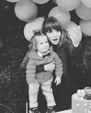 Aylin Aslım Instagram - İyi ki doğdun güzel oğlum.🎈
İki yılda bana hayat boyu öğrendiğimden fazla şey öğrettin. 
Bir arkadaşım “öğretmenini doğurmak” demişti, anlamamıştım. 
İyi ki beni seçtin. 
23 Nisan 2023
#OrmanUmutÇağlan
#istikbalgöklerdedir