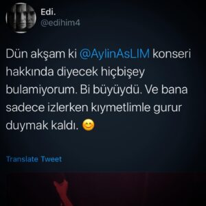 Aylin Aslım Instagram - Bir yol var önümde. Onu seçersem aynı kişi olmayacağım sanki artık. Ormana doğru gitmem lazım, ama oraya giden tek kapı mavi kadifelerle kaplı bir odadan geçiyormuş. O odada her ne olursa, o kapı ona göre bir yere açılıyormuş, bana orman çıkmış. Hep istediğim gibi. Yalnız değilim o odada; sadece en sevdiklerim ve şarkılar var. Onlar uğurluyormuş beni ormana. 
14 Aralık 2019 gecesi bana unutulmaz bir gece yaşattınız, orada olanlar ve kalpleriyle orada olanlar; etkisinden günlerce çıkamadım. Çok şey düşündüm. Beni gittikçe mutsuz eden ve kaçtığım birçok şeyin korkusuyla çıktığım o sahneye en sevdiklerimin gözlerine bakarak çıktım; paha biçilemez buna, biçilemez asla. 20 yıl içinde kenara yazdığım hikâyeler diyeceğim şarkılarımın olabilecek en yalın haliyle oradaydım, en sevdiklerimle. “Acaba dinlerler mi, kendi aralarında konuşurlarsa ne yaparım, telefonlara dalıp giderlerse” gibi sonu gelmez soruları susturdunuz- konserin başından sonuna dek. Hiç unutamayacağım kadar güzel bir seyirciydiniz. Sayenizde #maviodaşarkıları nı devam ettirecek istek ve güce sahibim şu an.  İyi ki varsınız. 💙🕊 Yeni tarihler şimdilik şöyle: 
10 Ocak 2020 Cuma - Sabancı Müzesi İST
17 Ocak 2020 Cuma- 6:45 ANKARA
22 Şubat 2020- The Wall Kadıköy İST
26 Mart 2020 - Babylon İSTANBUL

İlk konserin heyecanıyla teşekkür etmekte geciktiğim, bu aklımdan hiç çıkmayan büyülü fotoyu birkaç yıl önce çeken sevgili @manyetikbant a benim için çok özel bu konser serisinin görsel ilhamı olduğu için kalpten teşekkür ediyorum tekrar. Elbette maharetli elleriyle beni güzelleştiren makyaj için sevgili @fekubra ‘ya ve “hikâyem için tasarlansa bu kadar” uyar elbise için peri kızı @boopalaofficial ‘a da 💙 . Diğer fotolar için ise teşekkürlerim @selinbeskardes , @ilkeraksungar , @caglan_tekil , @sinemdonmez ve @edihim ‘e 🤍🕊