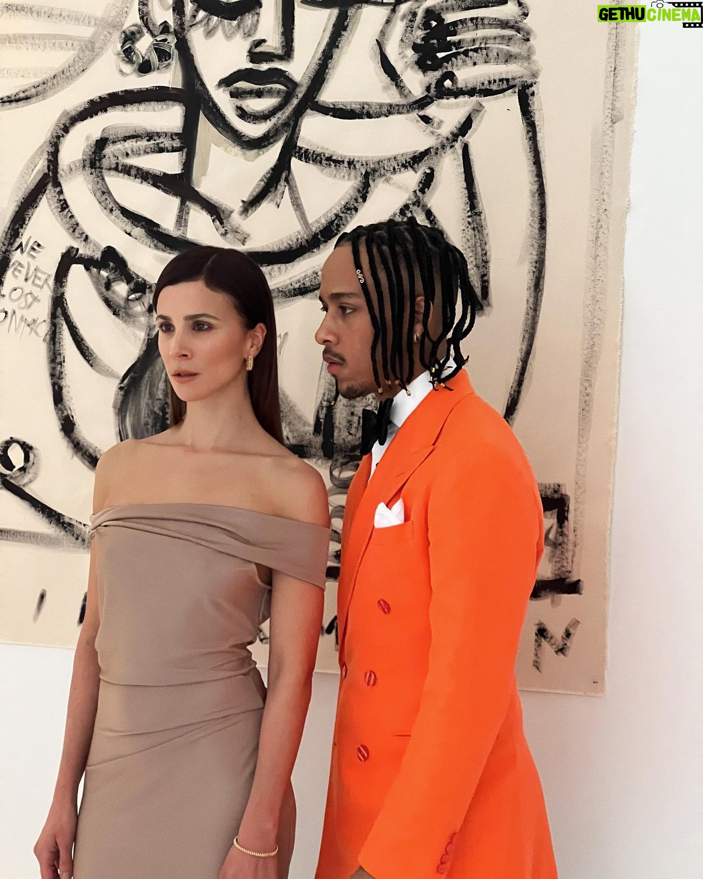 Aylin Tezel - 3.4K Likes - @berlinale Opening Ceremony in a @malaikaraiss dreamy dress and having my bro @jerryhoffmann by my side
Jewels by @cartier
Shoes @jimmychoo
Glam by @denise_grundmann
Captured by hiitsmani