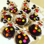 Aylin Kabasakal Instagram – Serhan ve arkadaşlarına hazırladım #cupcakes #party #aylinkabasakalıntarifleri #handmade 🎈🎈🎈