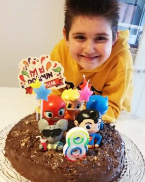 Aylin Kabasakal Instagram - İyi ki doğdun canım oğlum .Sağlıkla nice güzel yıllara....Seni çok seviyoruz 8. Yaşın kutlu olsun .#evdekaltürkiye #aylinkabasakalıntarifleri