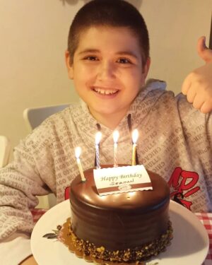 Aylin Kabasakal Instagram - Serhanımm canım oğlum  Seni çok seviyorum. Doğum günün kutlu olsun .🙏🎂🎉⭐🎁💫💥