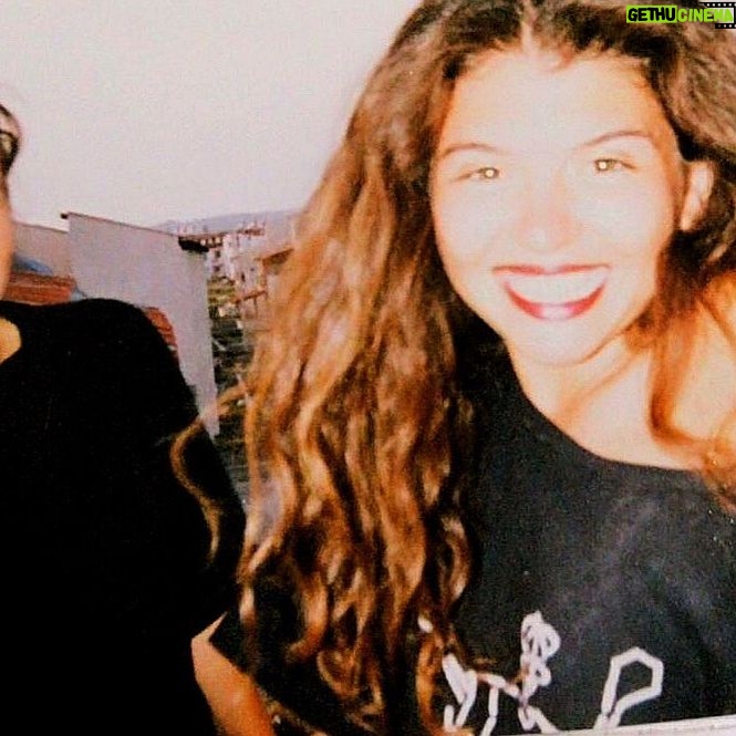 Aylin Kabasakal - 1K Likes - Acaba ben niye o kadar mutluyum ? Canım ArkadaÅım @sulesamik da bana bakıyor adlı #tbt