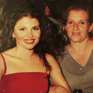 Aylin Kabasakal Instagram - Anneler günü yaklaşırken #tbt  Benim Canım  Annem 🙏🙏❤️❤️❤️❤️❤️❤️❤️❤️