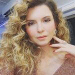 Aylin Kabasakal Instagram – Canım Doktorum @drhuseyintirman bana #nanolift uygulması yaptı . Hiç acı çekmeden ,sadece krem sürerek ,karanlık bir ortamda, 25 dk bekledim ve muhteşem bir sonuç . Çok memnunum . Cildim inanılmaz güzelleşti, çok çok teşekkür ederim .🙏🙏
